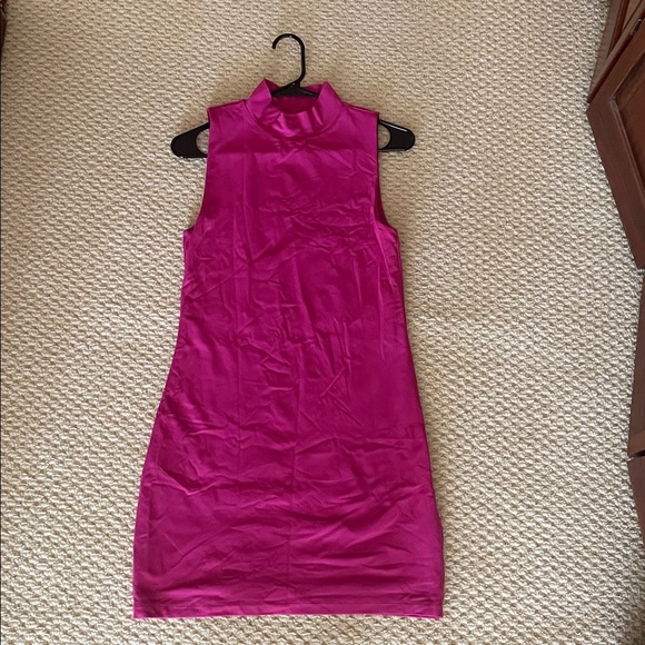 Babaton Dresses & Skirts - Babaton Contour Fuchsia dress